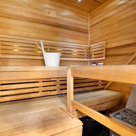 펜션 Luxury Riverside By Lapland Host